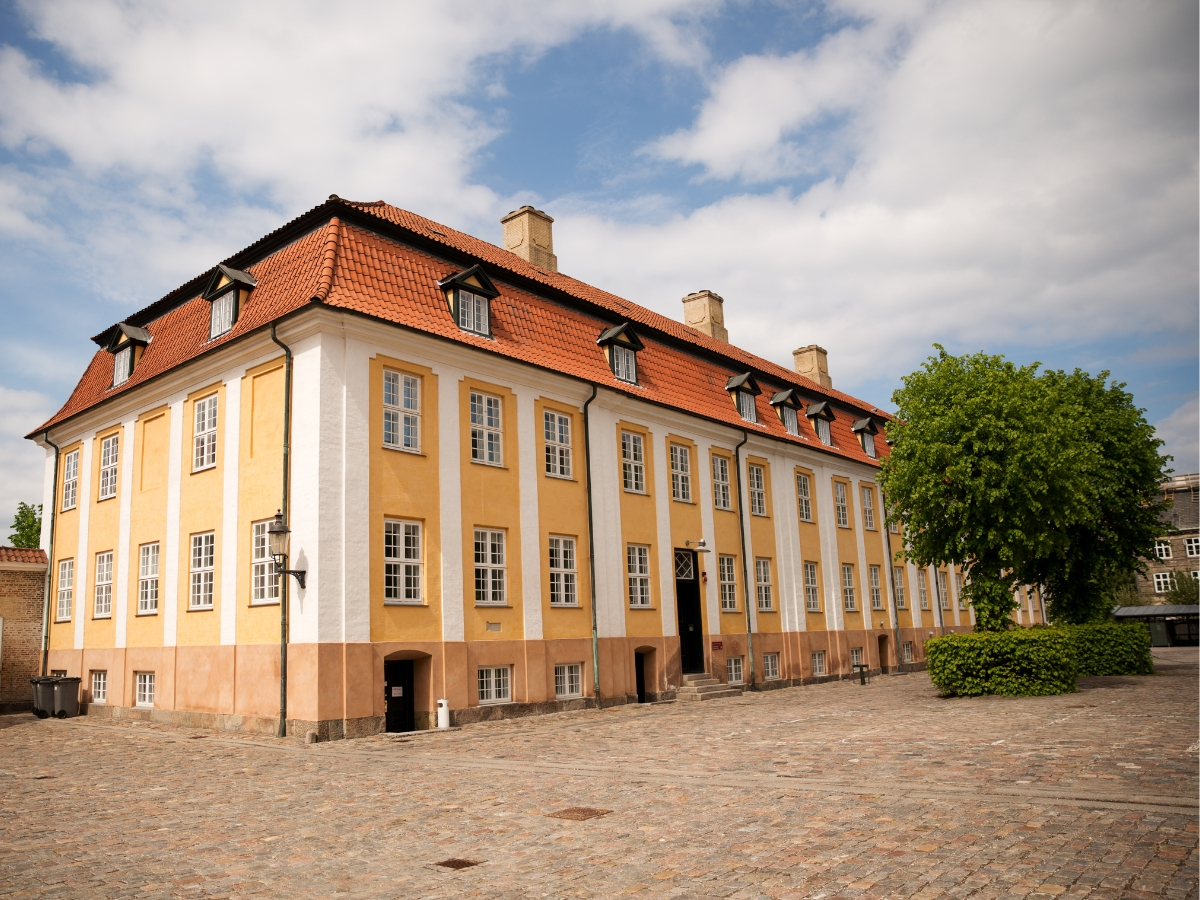 Hospitals, Schools & Institutions Hospitals, Schools & Institutions